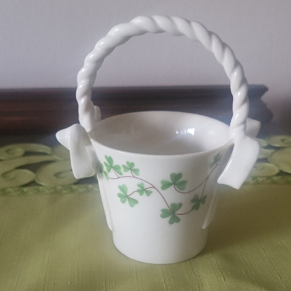 ShannoN Ivory Porcelian Basket with Green Shamrock Design
